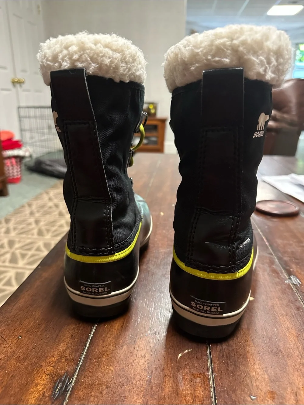 SOREL Waterproof Boots Size 5 Women's. Unique color pattern.Excellent condition!